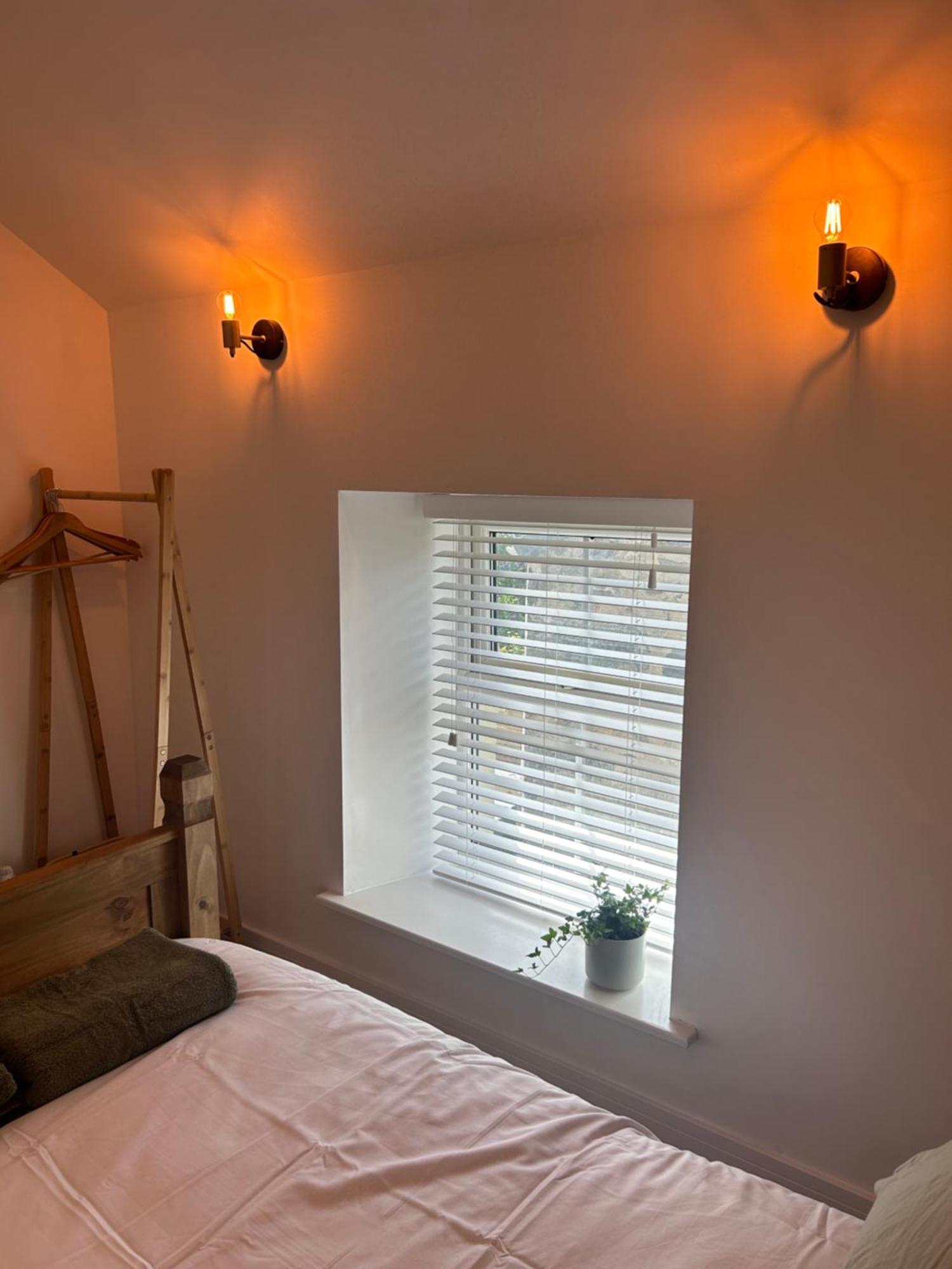 Cosy Modern Miners Cottage Llanllechid Bagian luar foto
