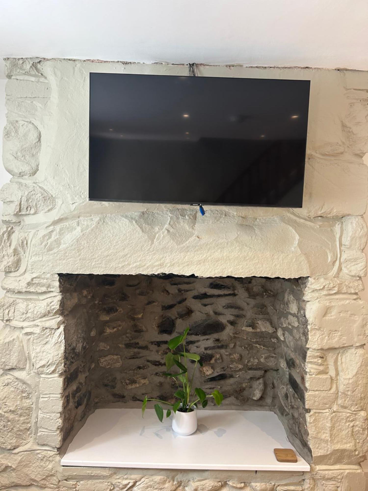 Cosy Modern Miners Cottage Llanllechid Bagian luar foto