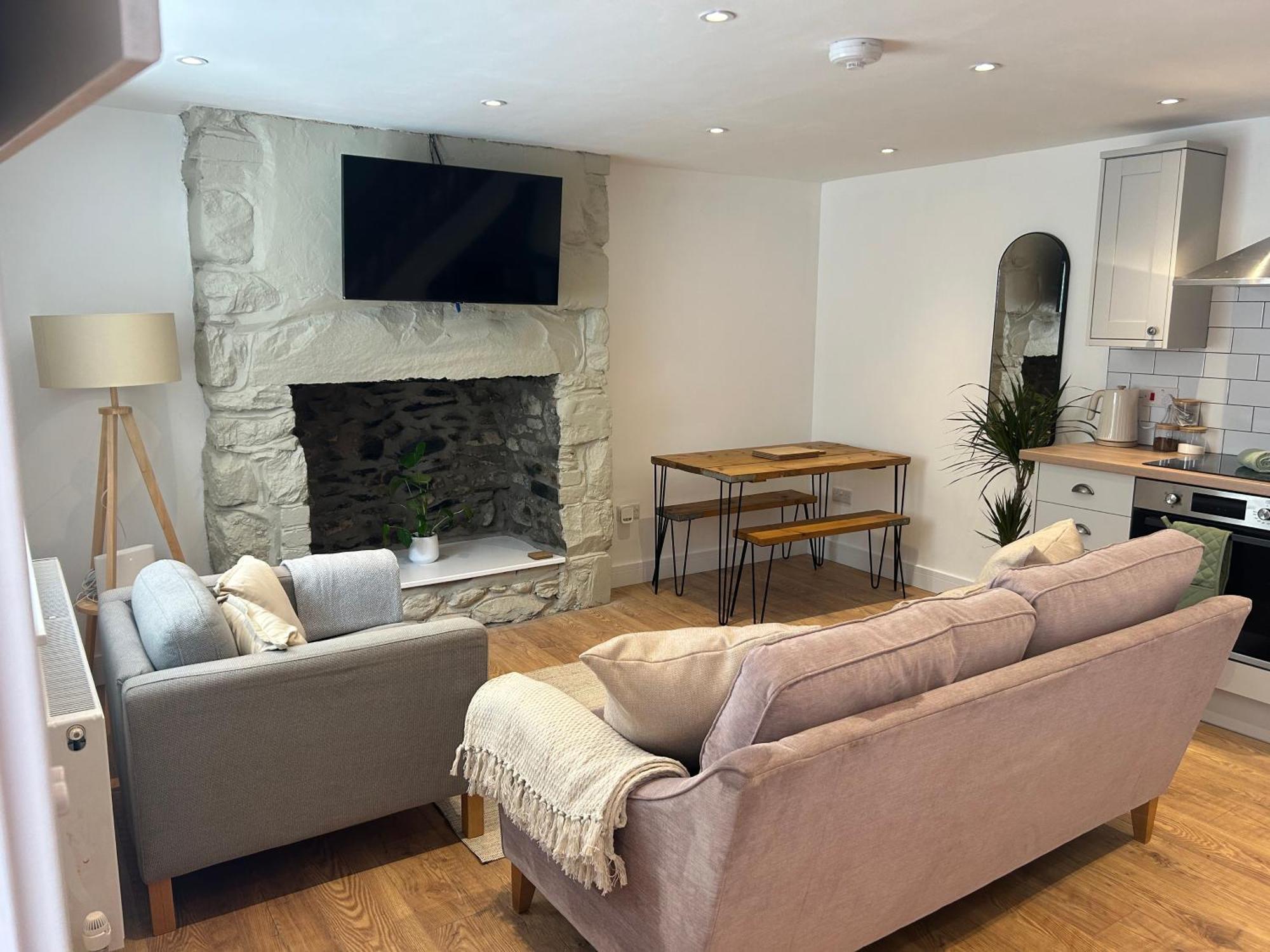 Cosy Modern Miners Cottage Llanllechid Bagian luar foto